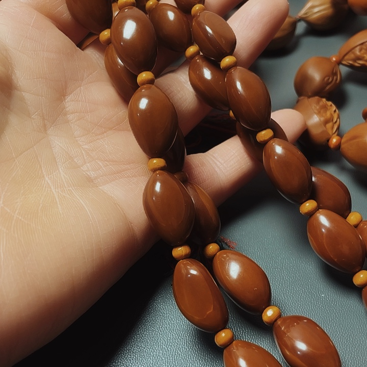 1.3脖挂，橄榄核雕工艺