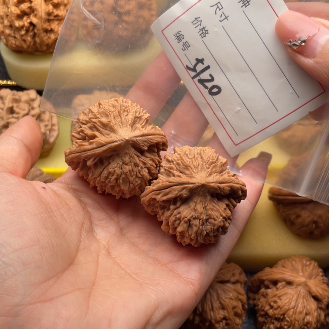 不***懂文玩核桃吊坠5120号41皇冠