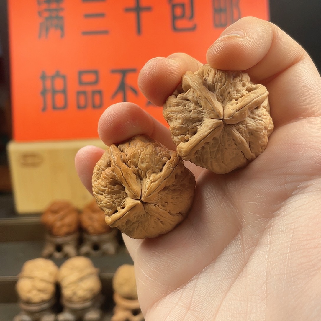 文玩核桃把件红河三