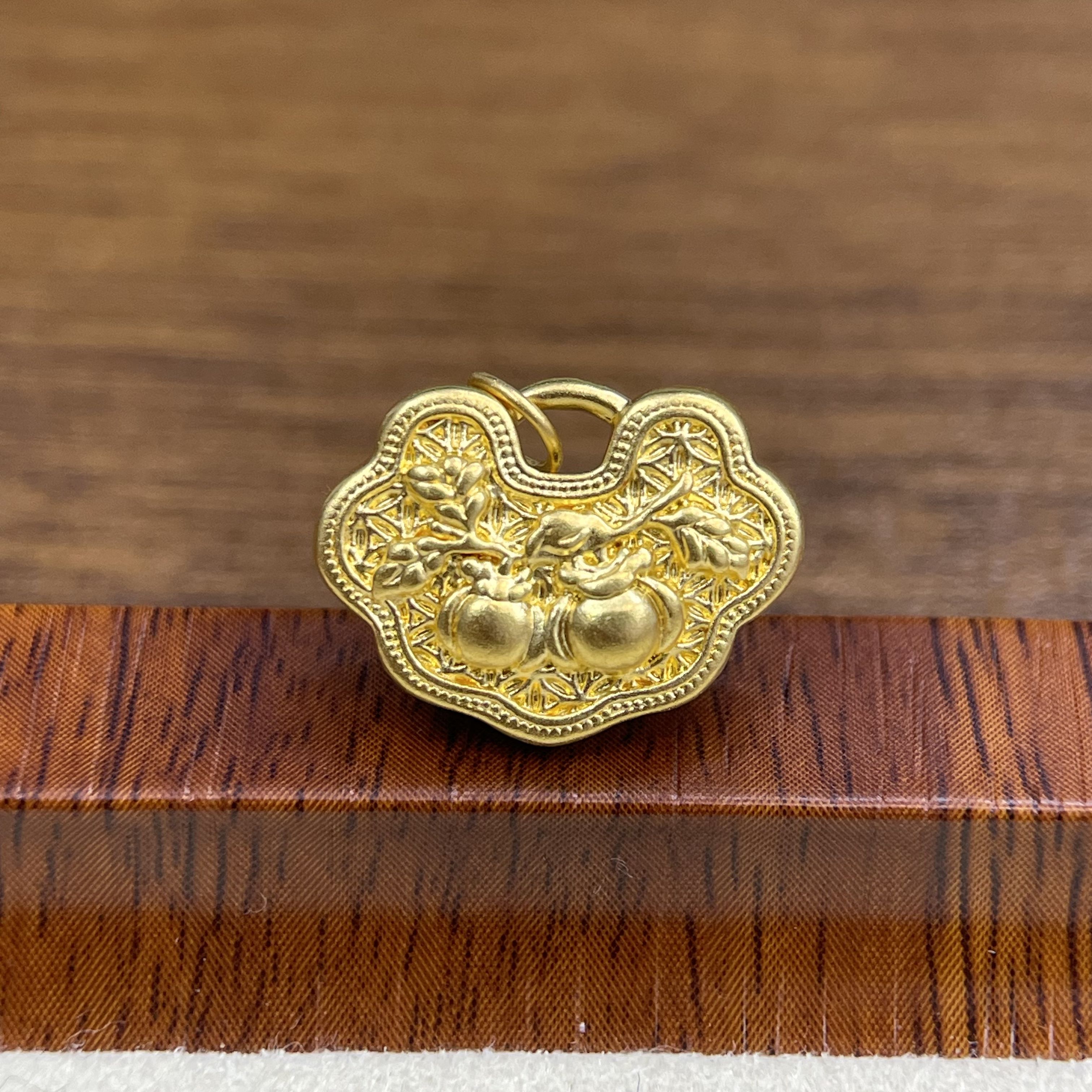 吴芳芳黄金足金999素金万事如意锁包DP1043-0500