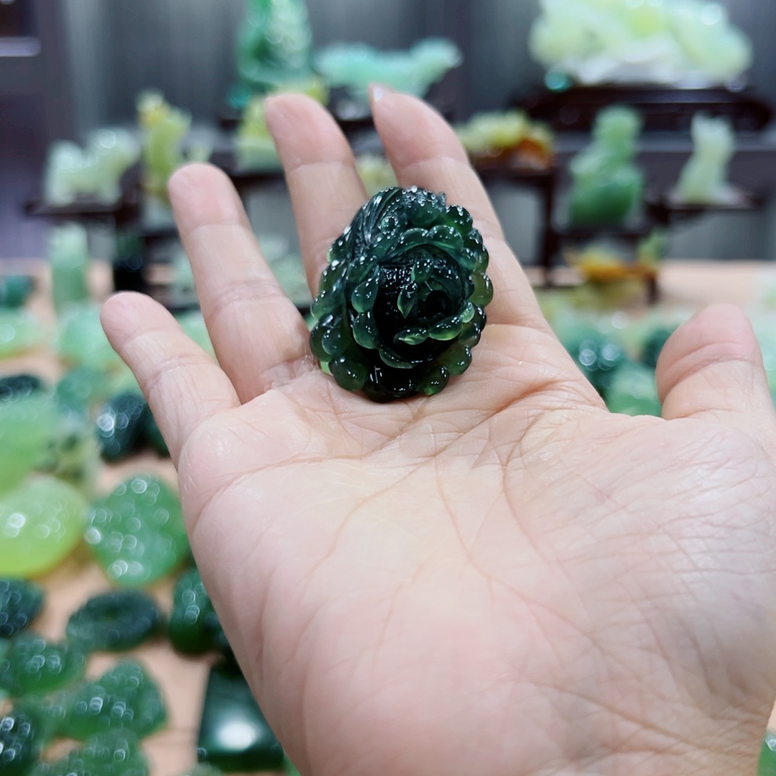 蛇纹石玉未镶嵌白菜