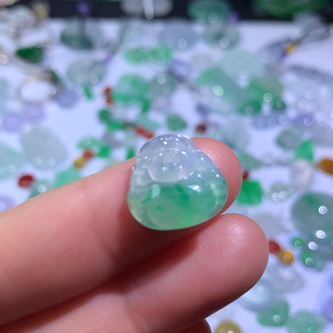 翡翠颈饰未镶嵌佛