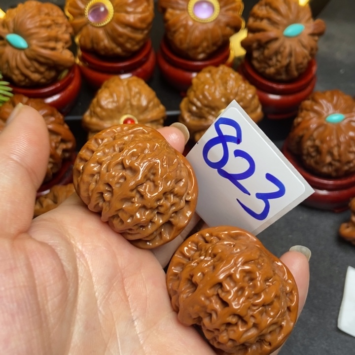 38宫灯823文玩核桃狮子头