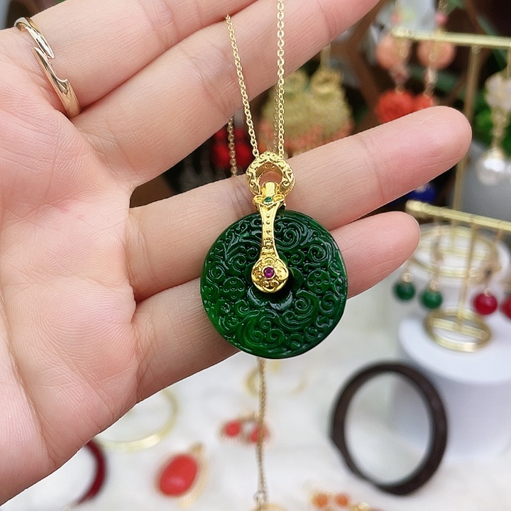 石英质玉颈饰合金