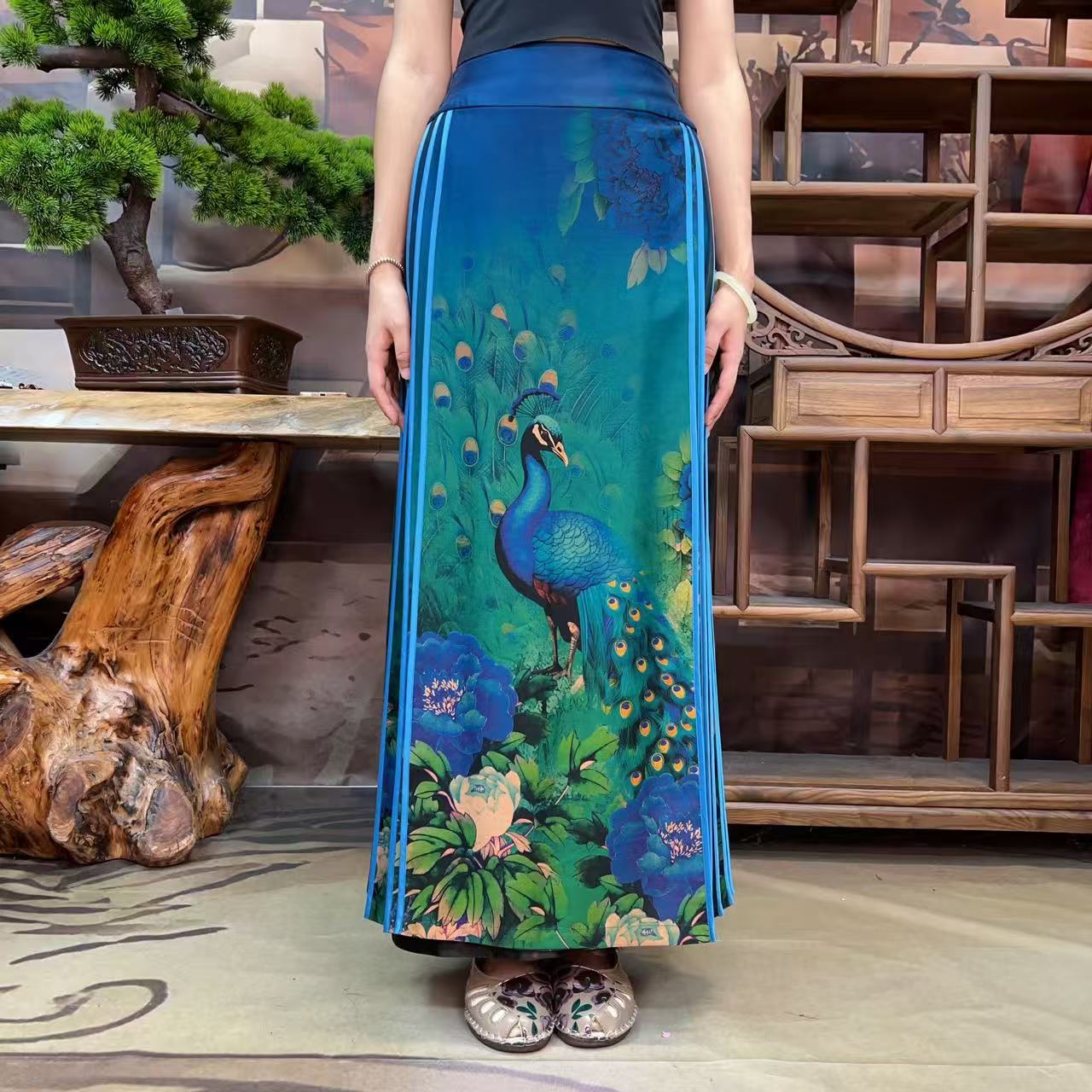 60姆米重锻蓝色孔雀马面裙100桑蚕丝款