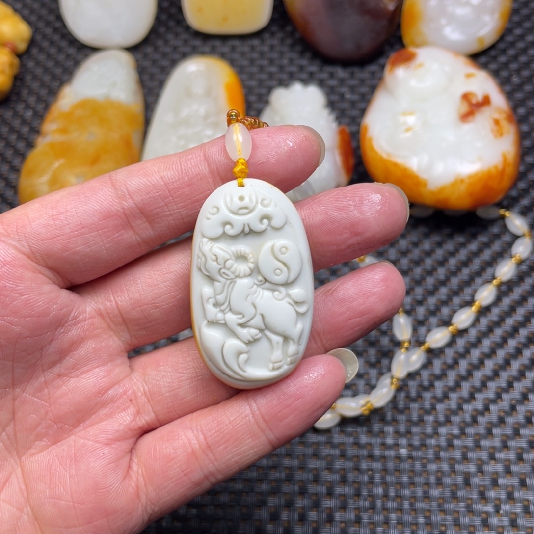 和田玉未镶嵌吊坠(赠链)1