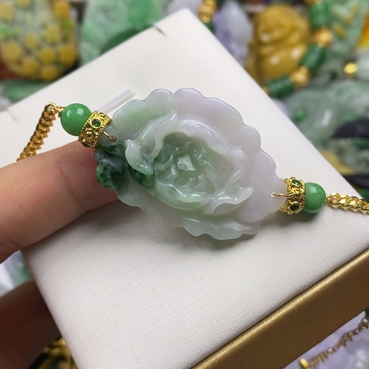 翡翠未镶嵌吊坠(赠链)