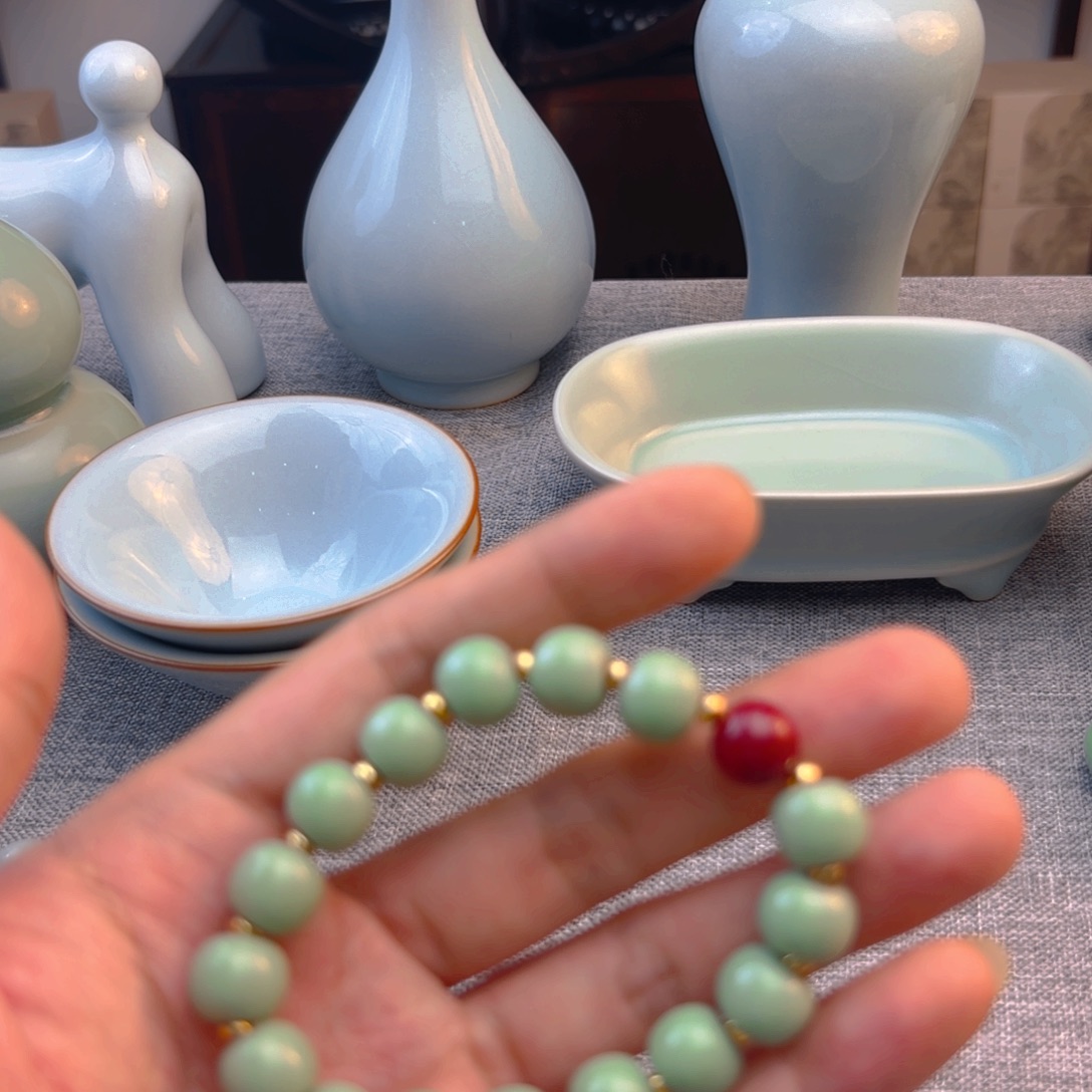汝瓷豆绿小珠手串
