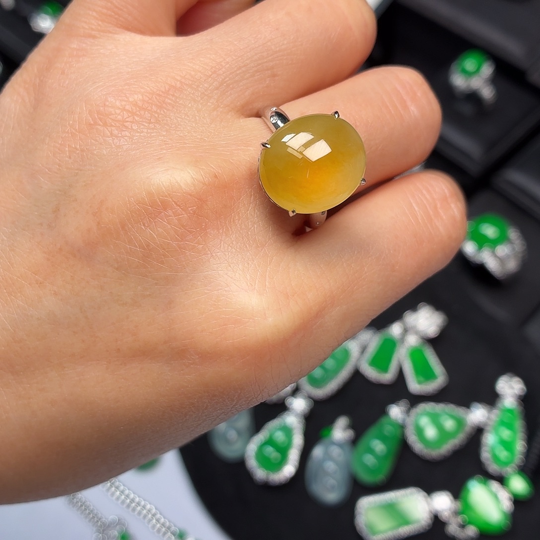 翡翠18K金镶嵌戒指