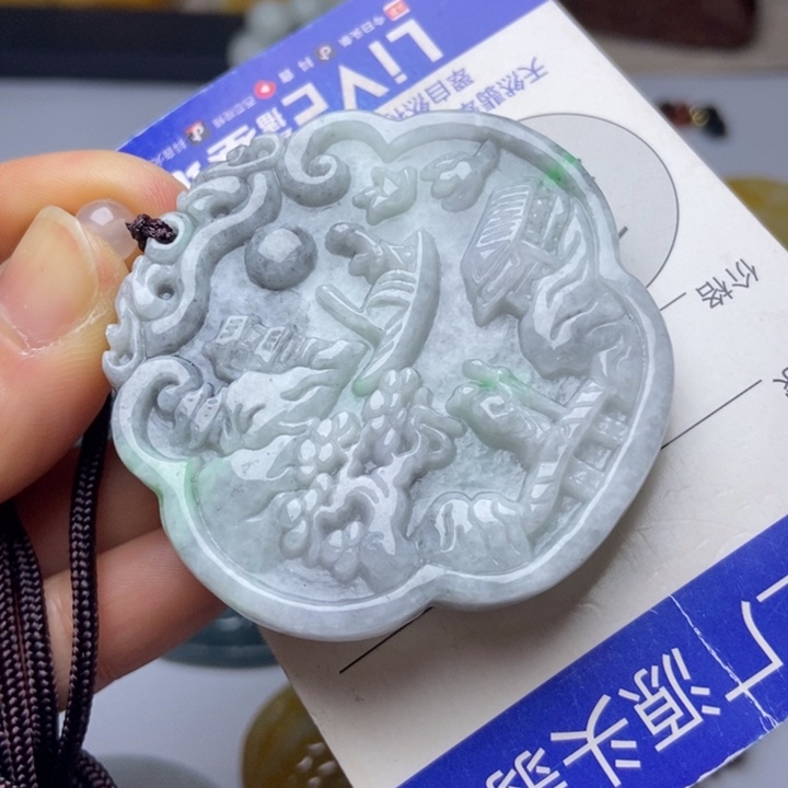 翡翠颈饰未镶嵌翡翠