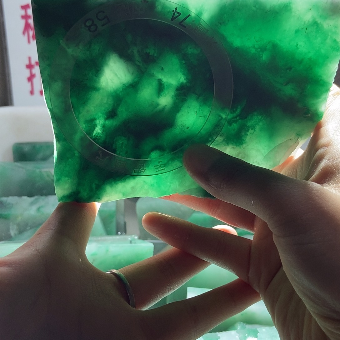 满***电定制石英质玉（非洲翠）