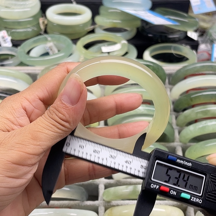 蛇纹石玉未镶嵌手镯120