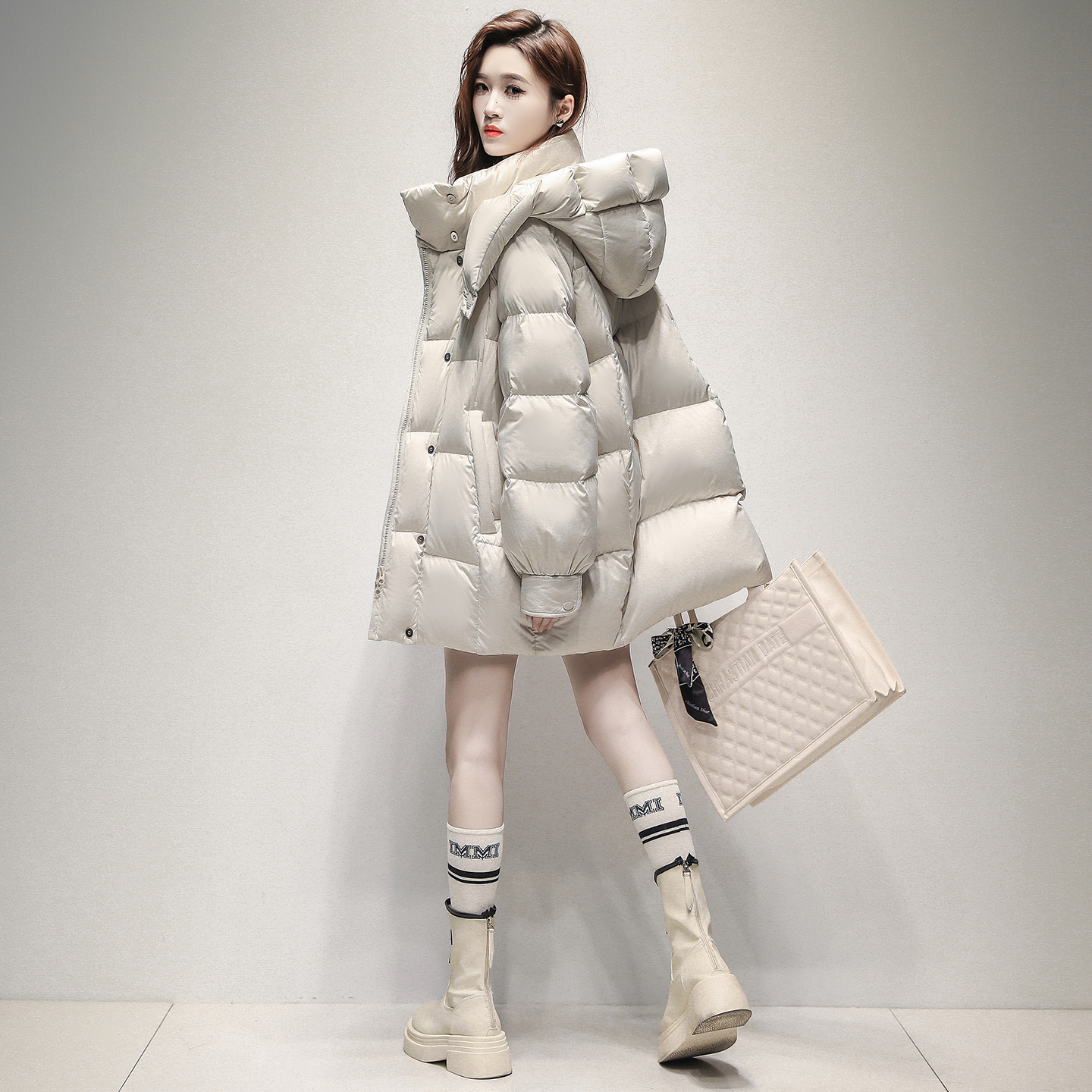 高端品牌羽绒服女中长款2025冬季新款可拆卸帽泡芙时尚鸭绒厚外套