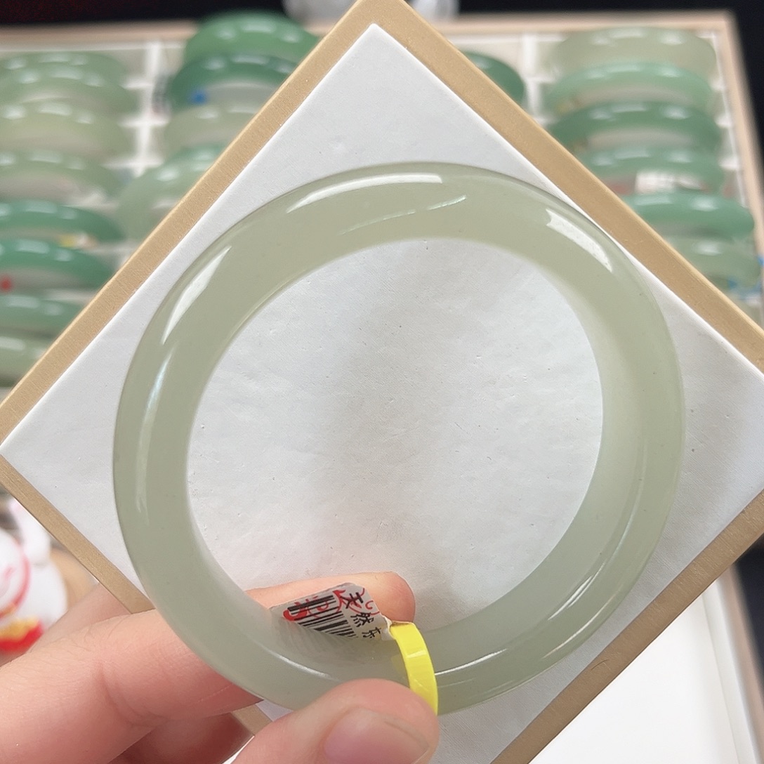 东陵石未镶嵌手镯