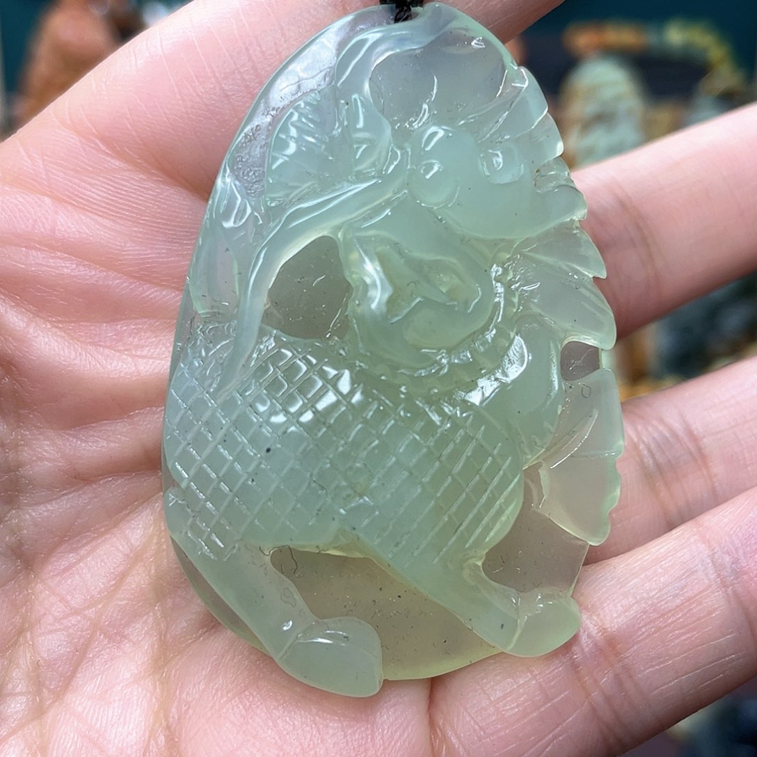 蛇纹石玉颈饰未镶嵌