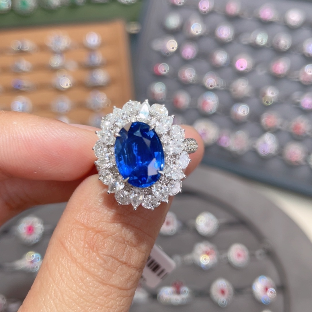 蓝宝石戒指18K金镶嵌4.22ct 皇家蓝