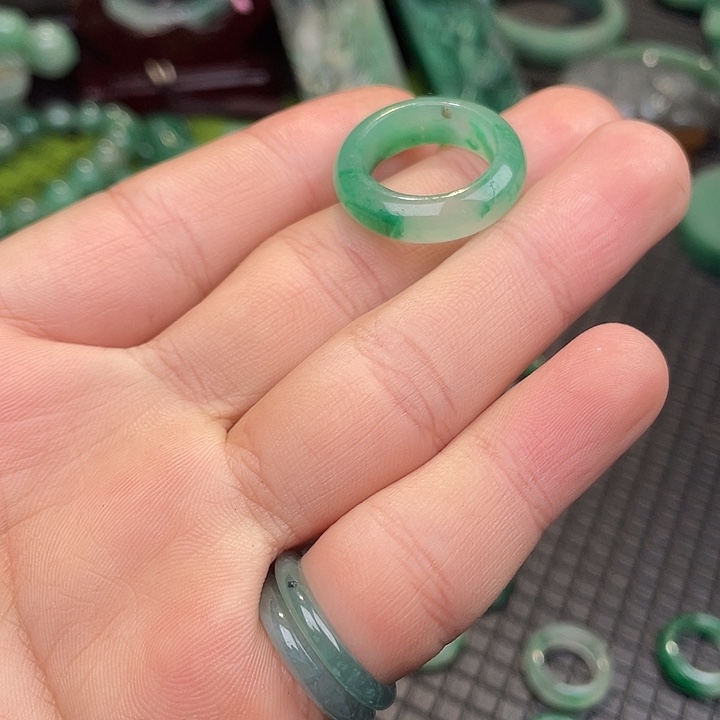 石英质玉（非洲翠）未镶嵌颈饰17.3