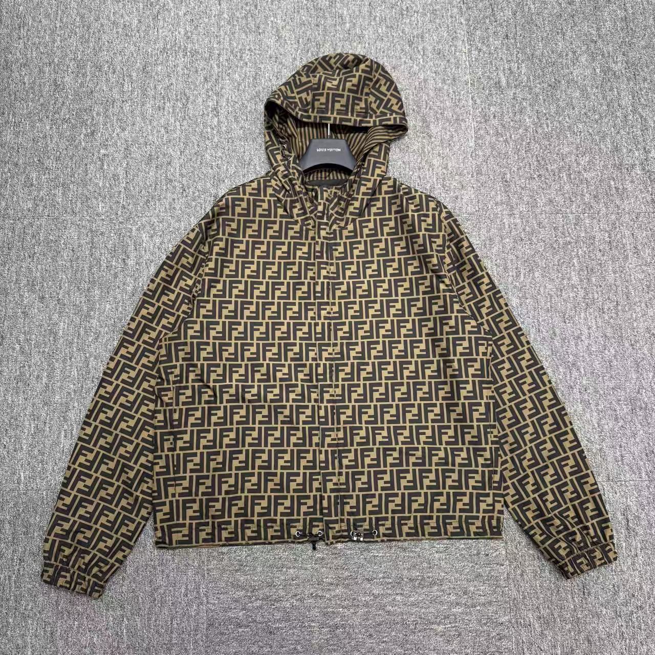 Fendi 双F满印条纹双面穿冲锋衣/50码/98新/编码11518