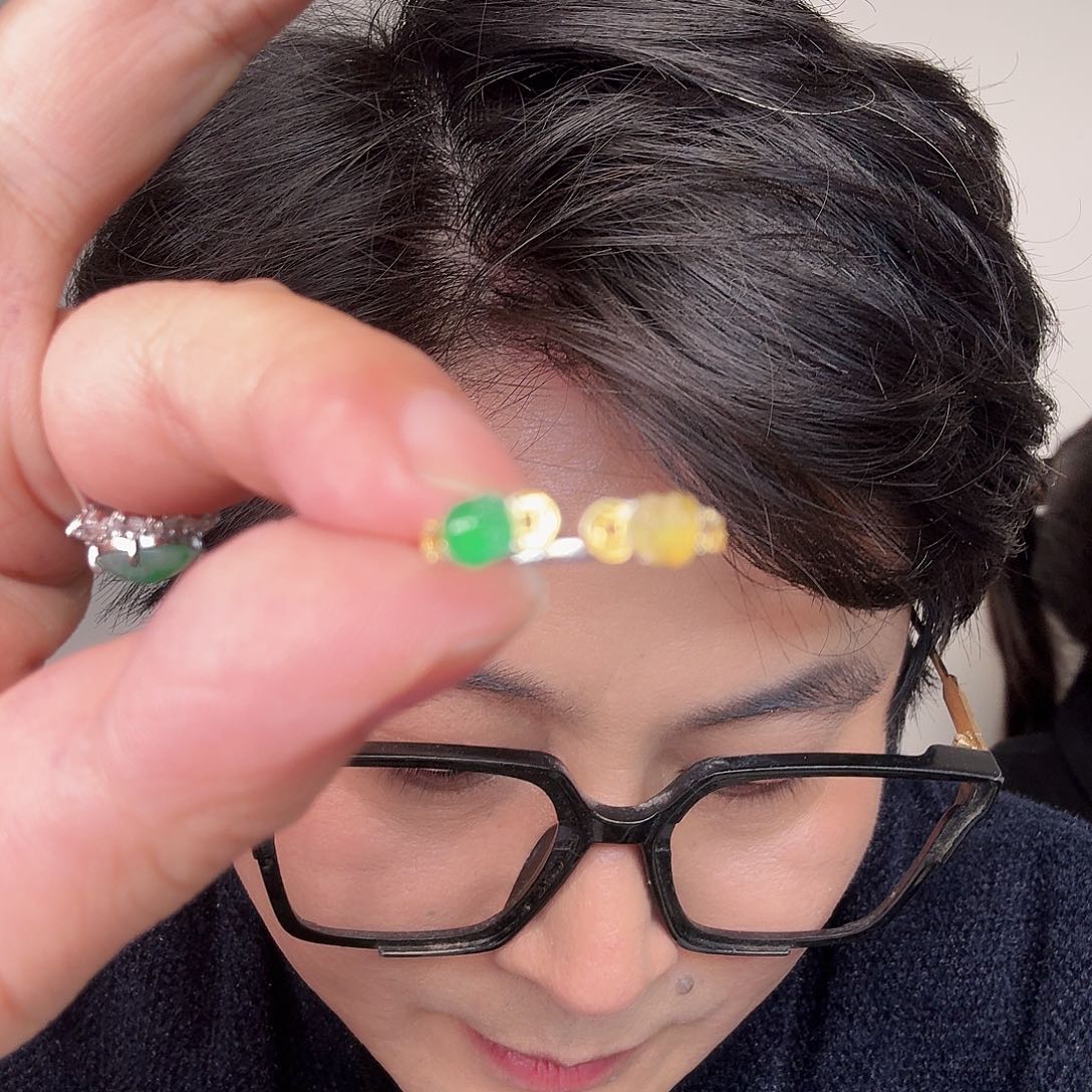 L***n翡翠18K金镶嵌颈饰一件