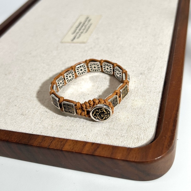 铜合金皮质手链 08056高级个性潮酷扎基拉姆编绳方牌手链