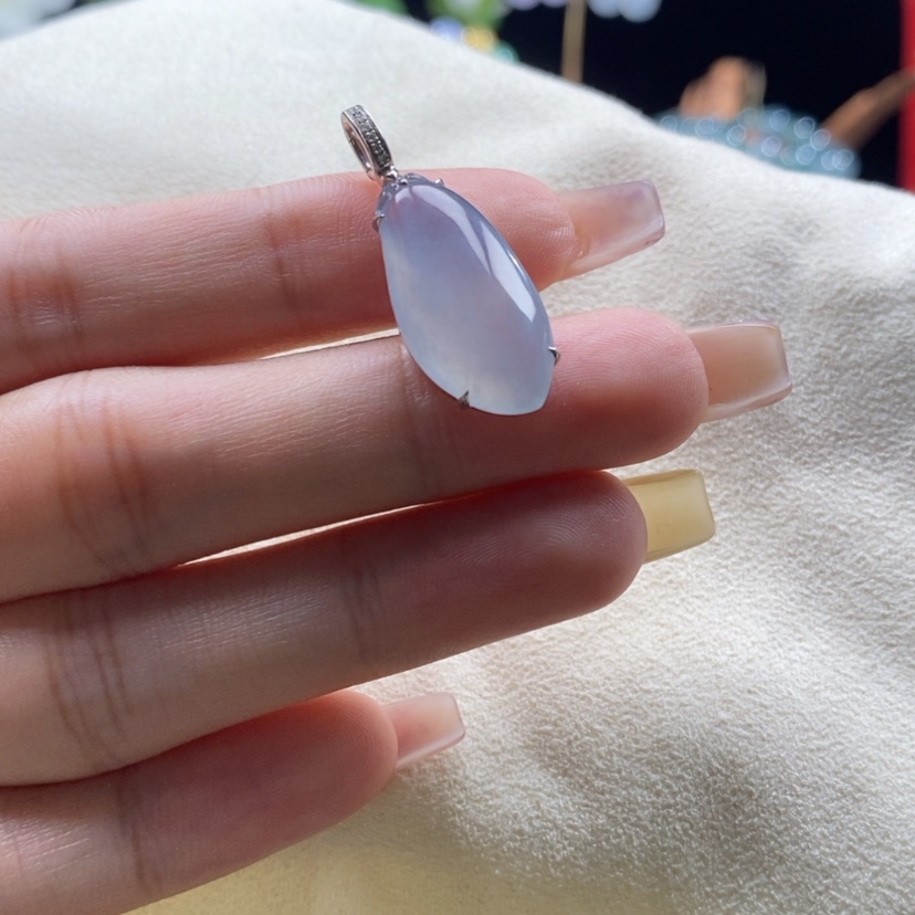 【闪购商品】翡翠颈饰18K金镶嵌天空蓝福瓜吊坠