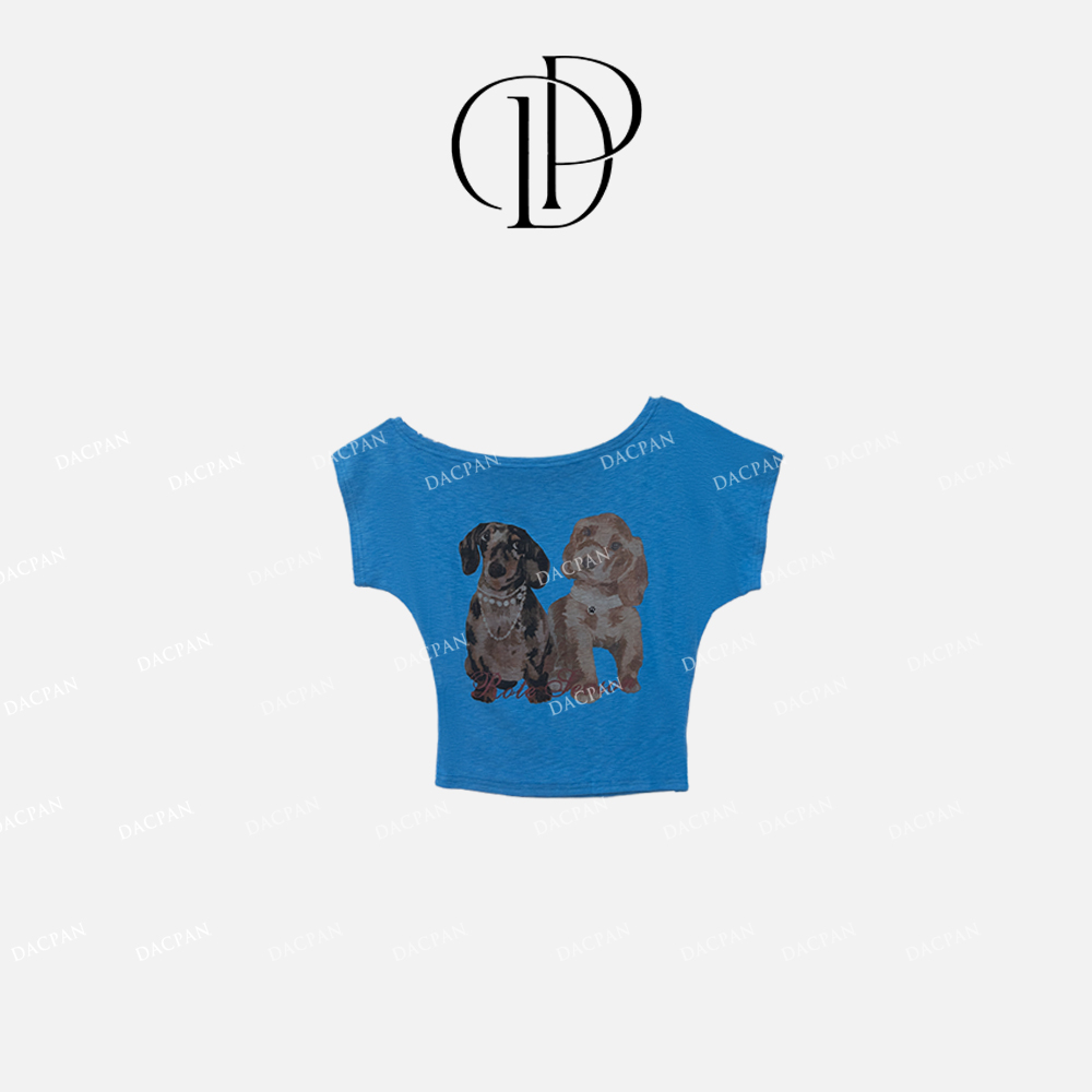 DACPAN-“家有萌宠”狗狗印花宽松露肩上衣右侧露肩2025/盼·PP 6825