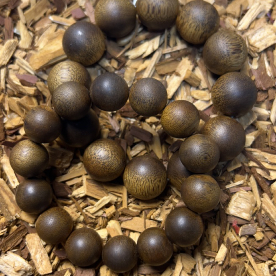 28 福来精选文玩沉香木作手串