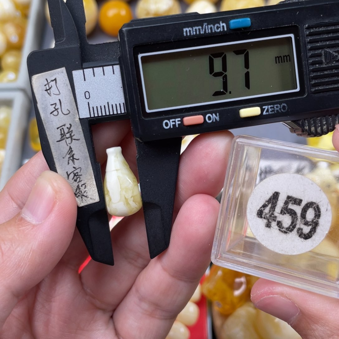 蜜蜡珠宝奇石未镶嵌