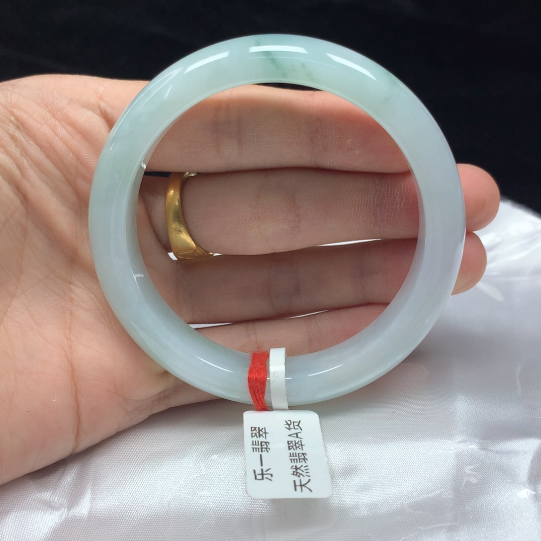 翡翠未镶嵌手镯（圆镯）56.3