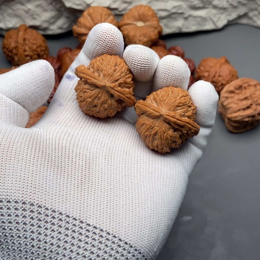 文玩核桃吊坠38白狮子