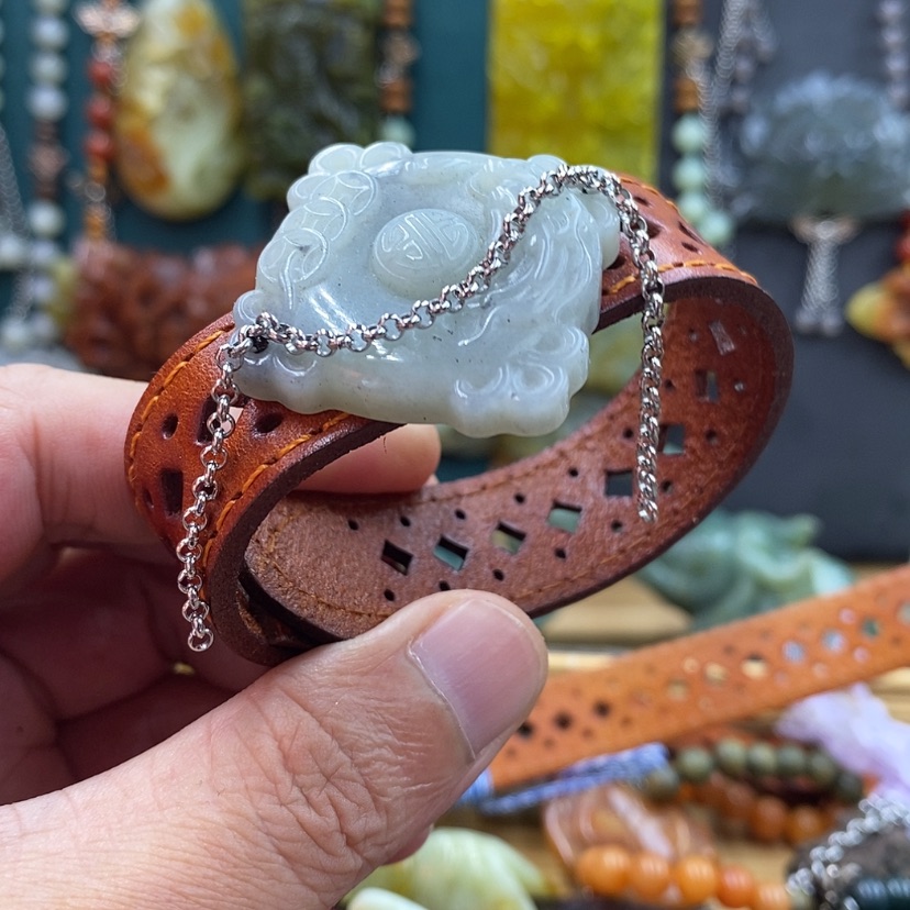 【闪购商品】未镶嵌岫玉手牌