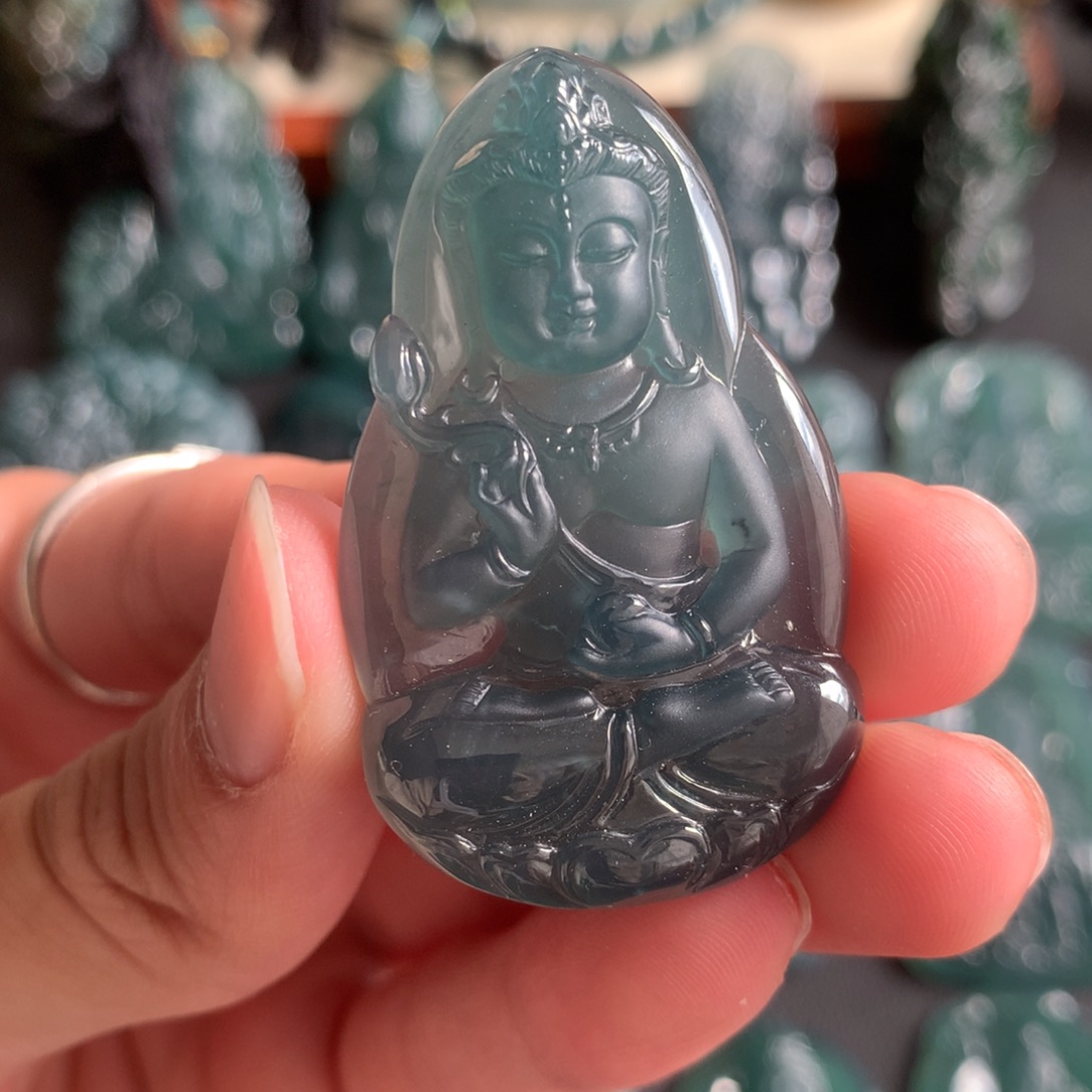 翡翠未镶嵌颈饰观音