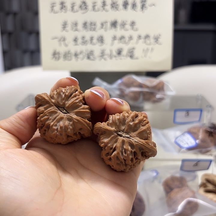 行****把件文玩核桃南疆石狮子头一对