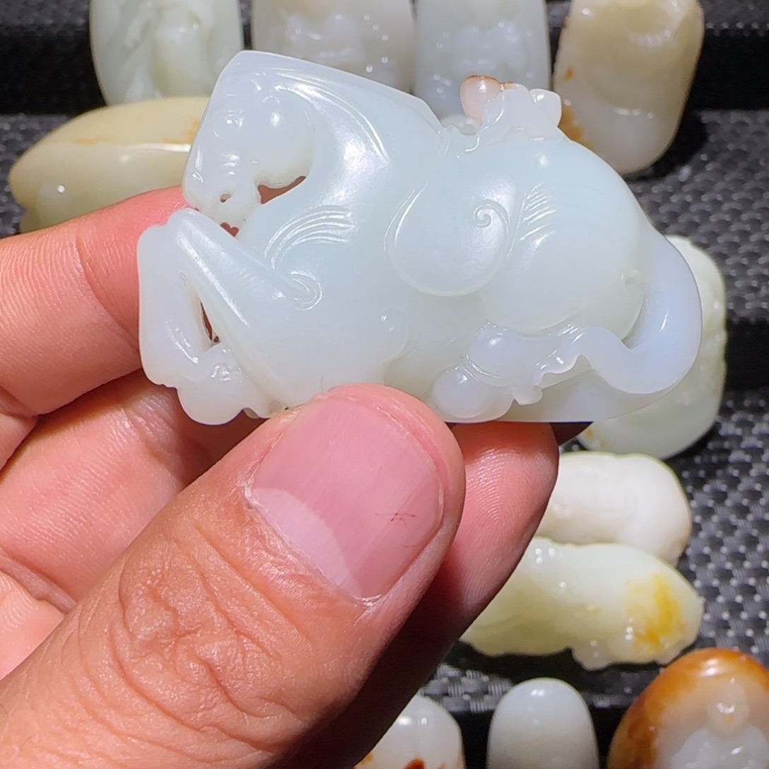 和田玉未镶嵌颈饰