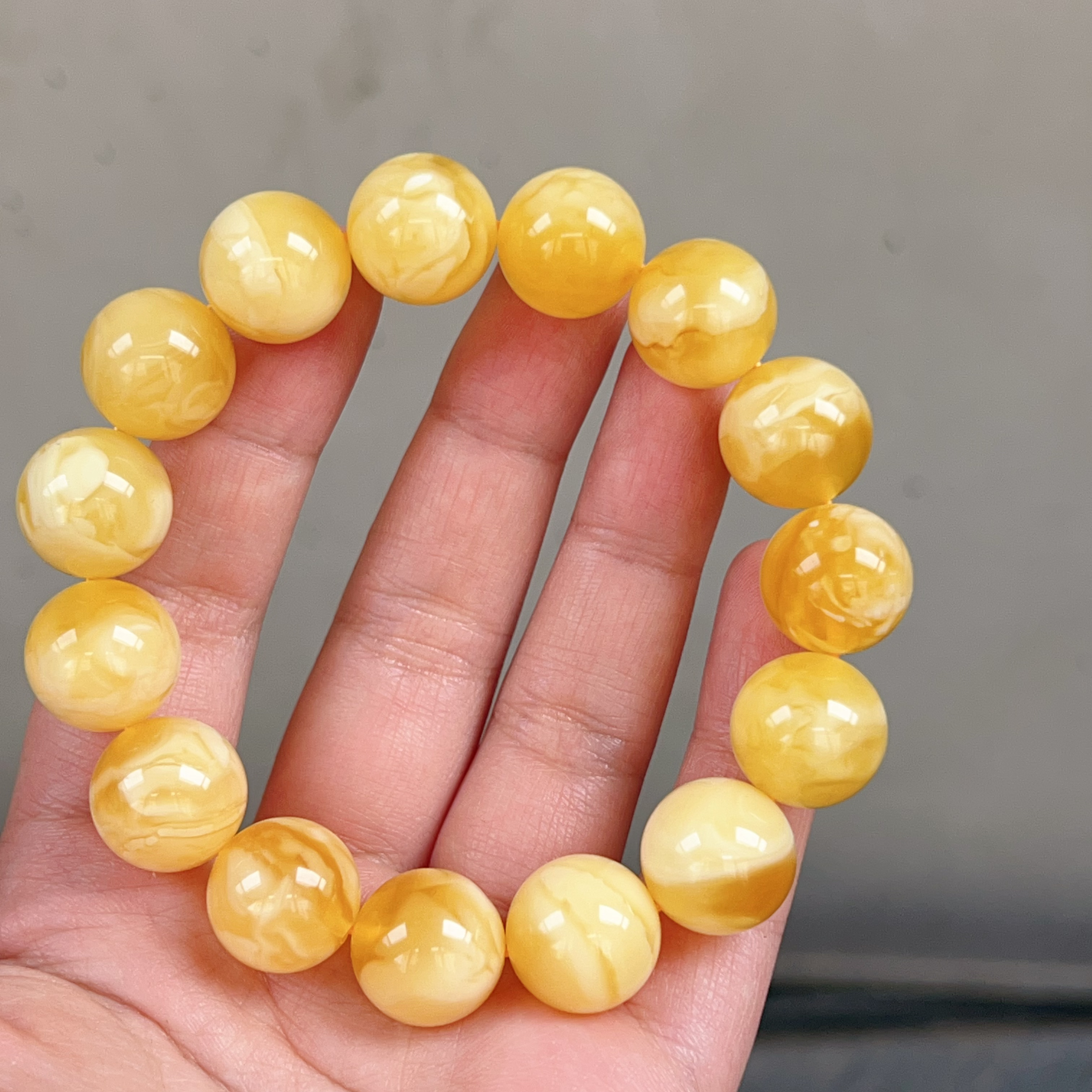 14mm+俄料鸡油黄白花蜜蜡圆珠手串，25.8克