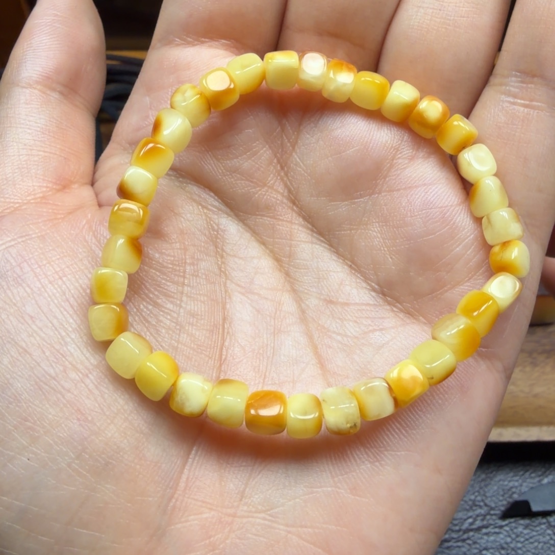 琥珀未镶嵌吊坠(赠链)