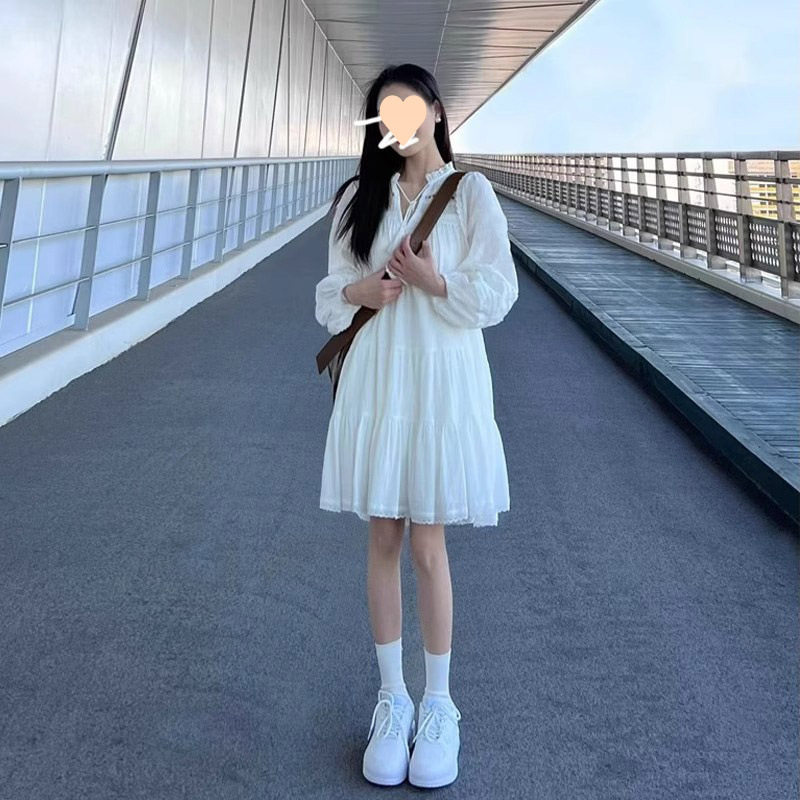 早秋法式白色显瘦连衣裙女春秋新款学生长袖穿搭中长款白色连衣裙