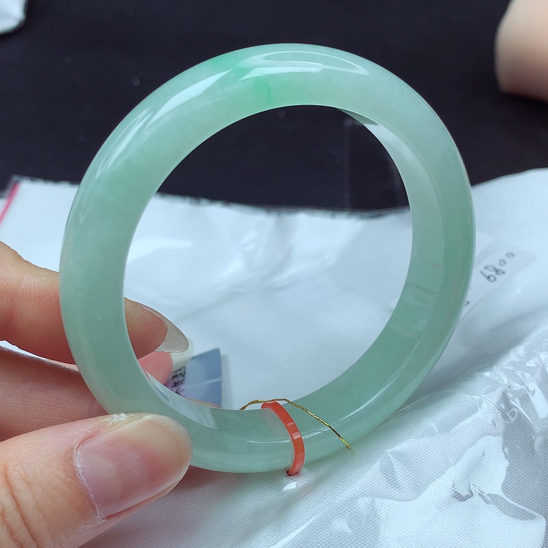 翡翠未镶嵌手镯曾****帅58圈241