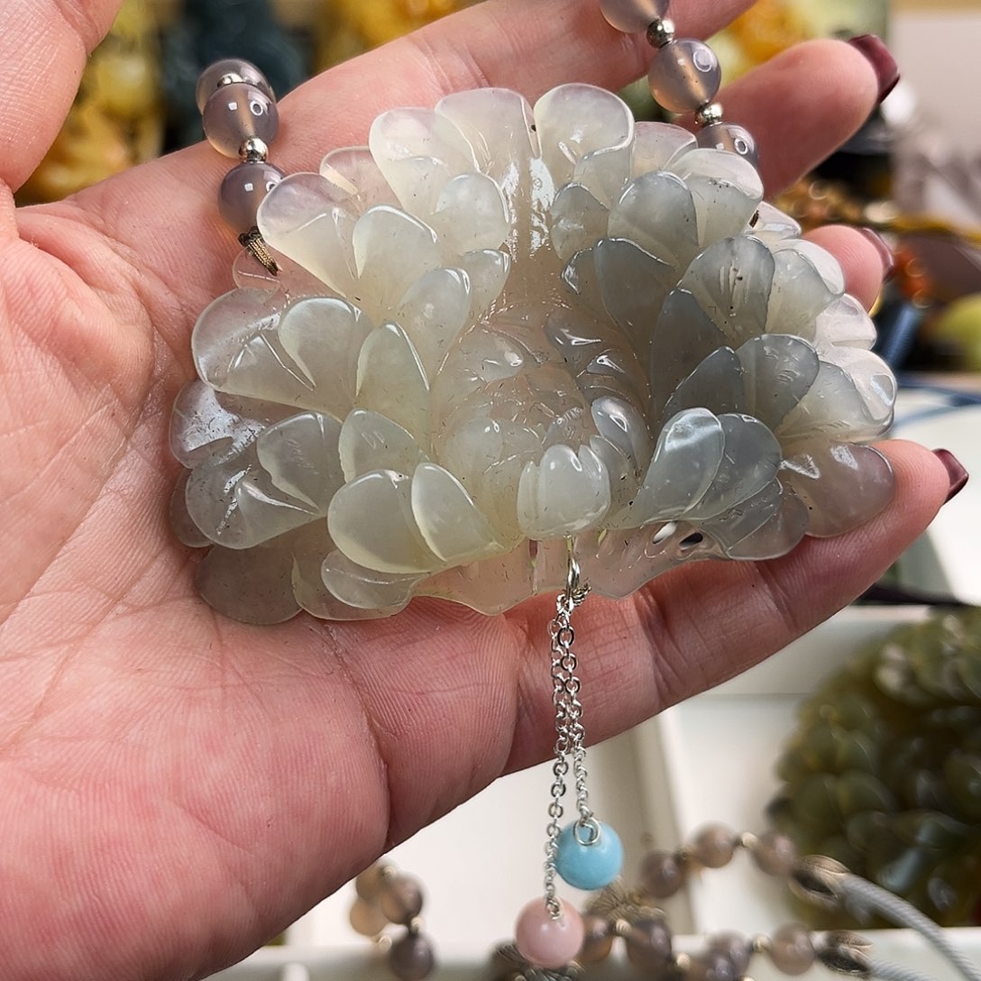 蛇纹石玉颈饰未镶嵌