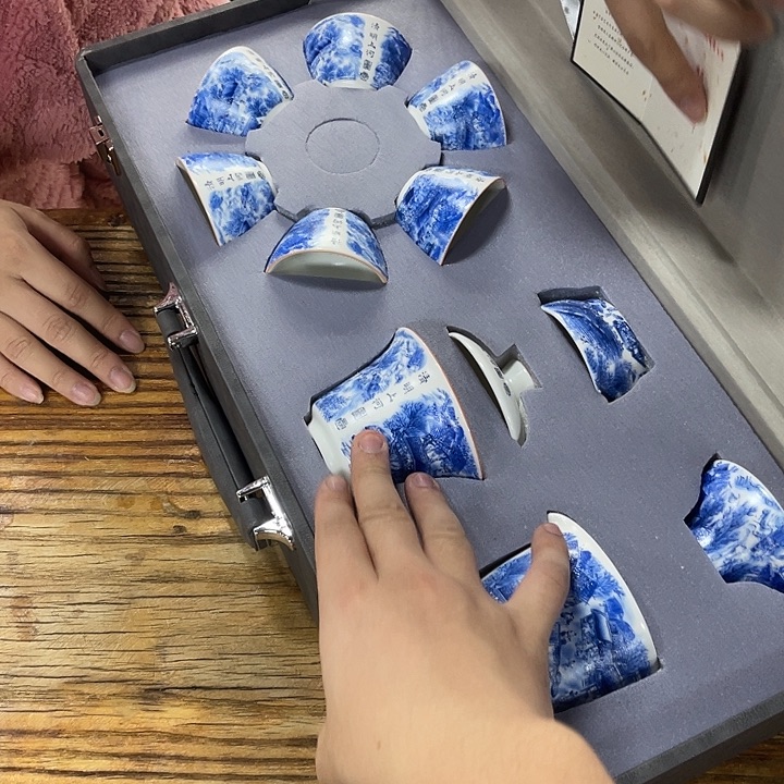 孤品茶具套装等。        