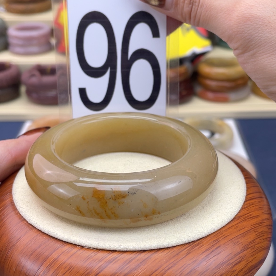 【闪购商品】石英质玉手镯未镶嵌