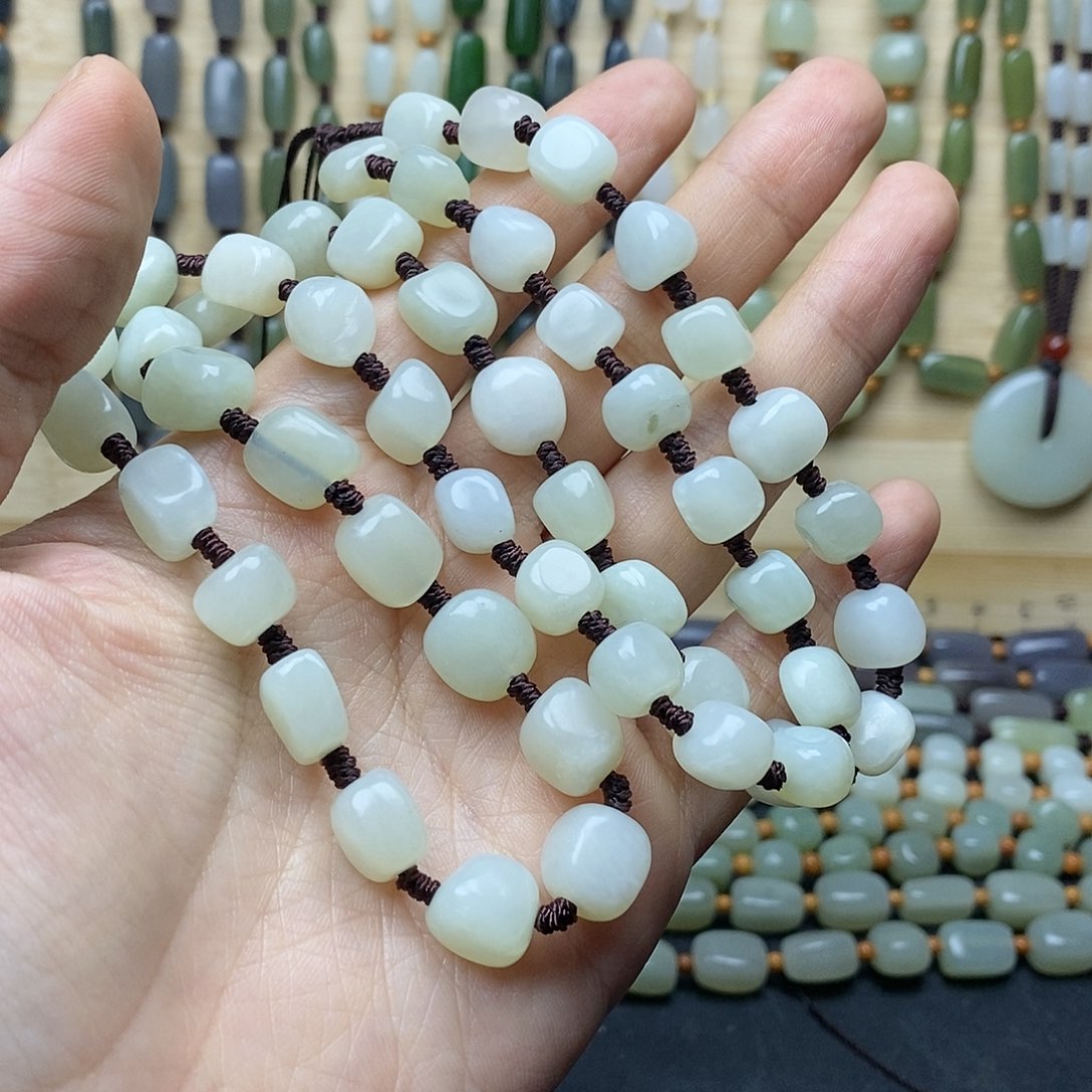 和田玉颈饰未镶嵌古****春