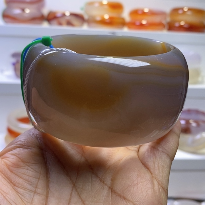 玛瑙/玉髓手镯未镶嵌自*