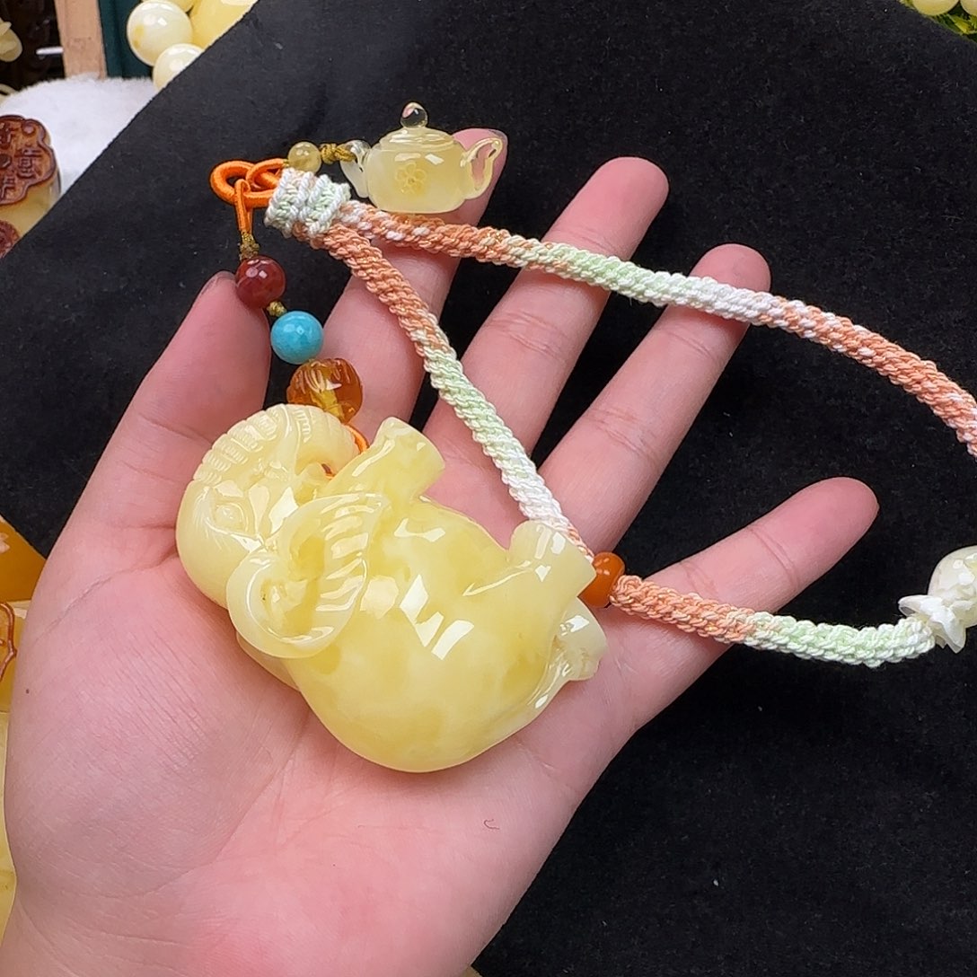 蜜蜡未镶嵌珠宝奇石