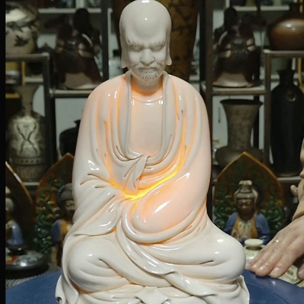 精品德化瓷孩儿红造像