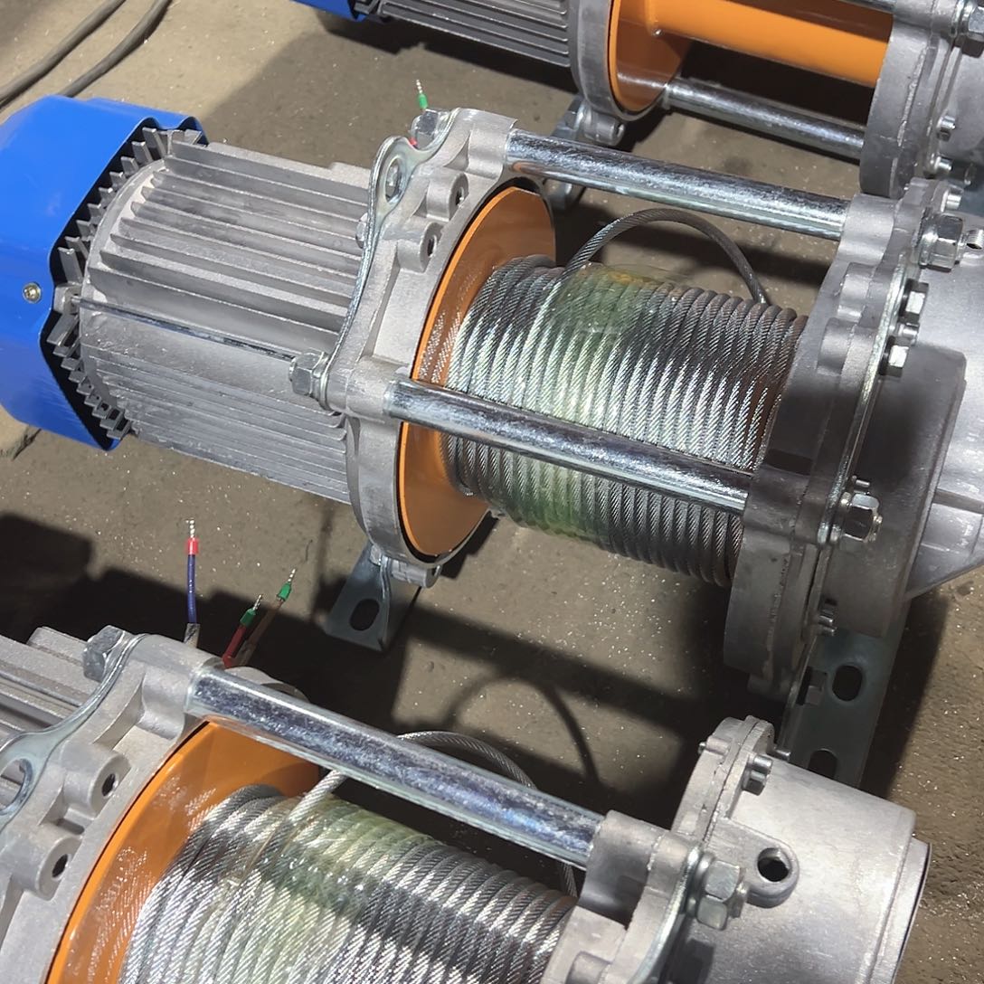 在***等半吨60米二代铝壳提升机