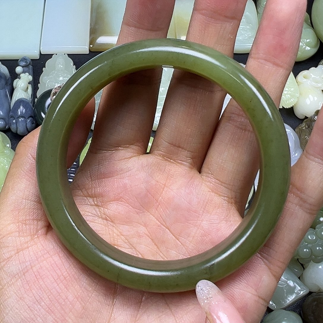 小***姐和田玉未镶嵌吊坠(不含链)