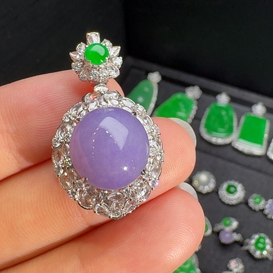 颈饰18K金镶嵌翡翠