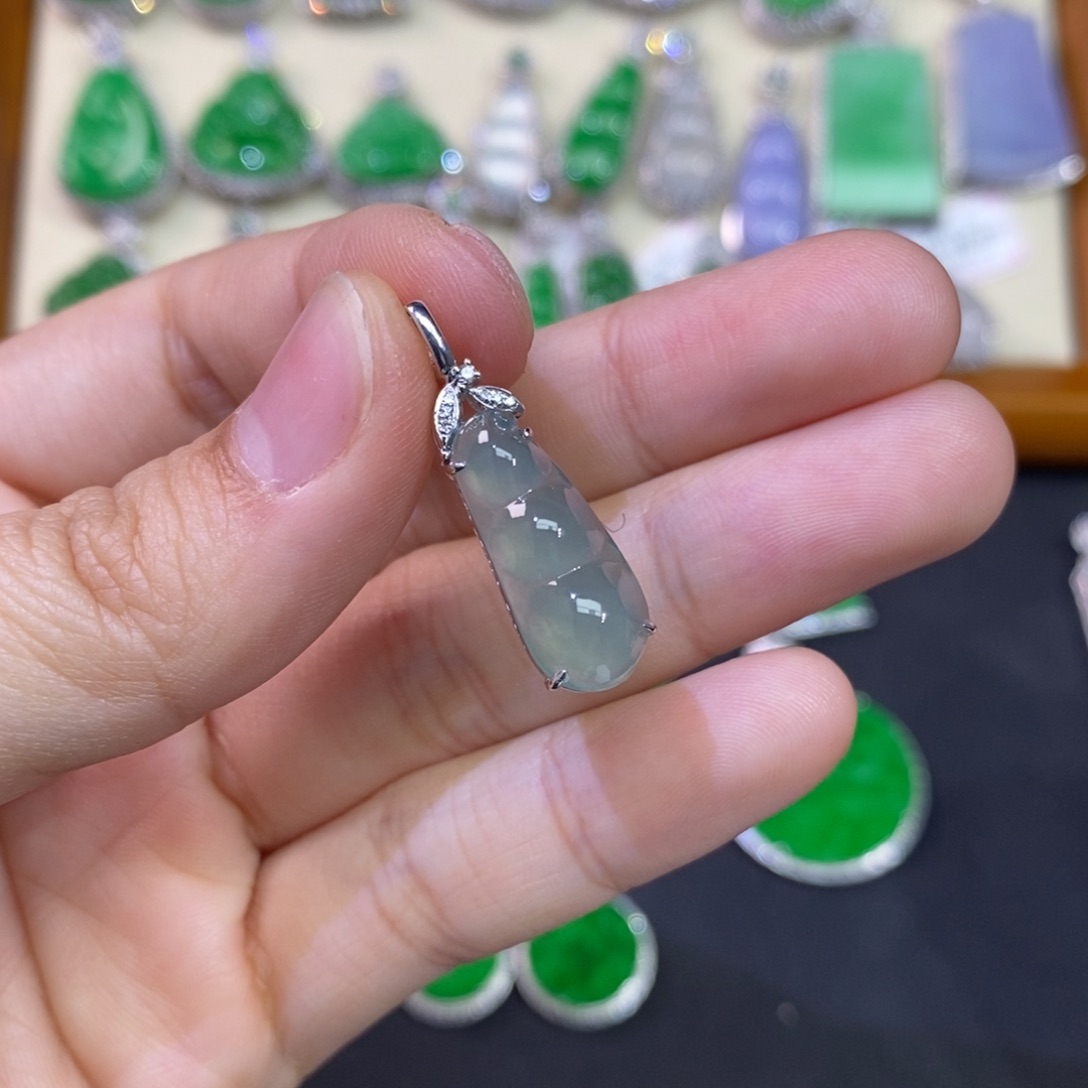 翡翠吊坠(不含链)18K金镶嵌