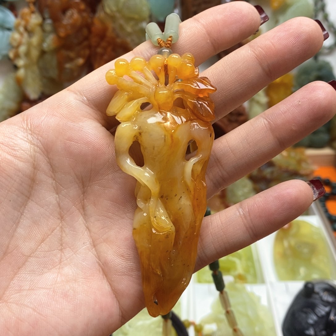 蛇纹石玉颈饰未镶嵌